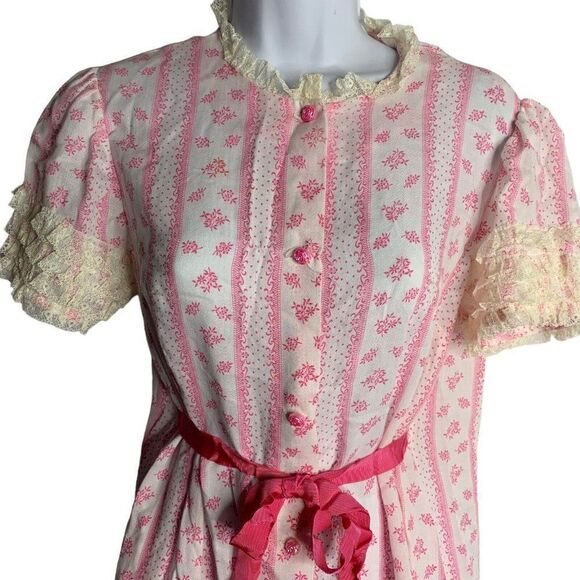 Vintage 60s Button Up Night Gown S White Pink Floral Short Sleeve Lace Pocket - Picture 2 of 5